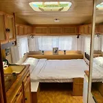 Beachfront Caravans * チェルノモレツ