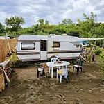 キャンプ場 Beachfront Caravans チェルノモレツ