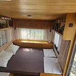 مكان تخييم Beachfront Caravans