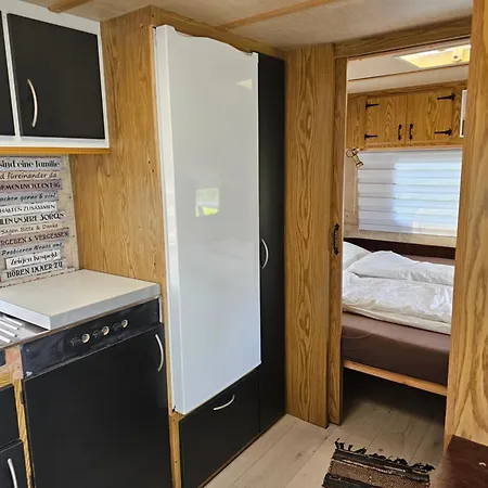 キャンプ場 Beachfront Caravans チェルノモレツ