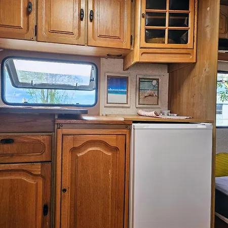Beachfront Caravans * チェルノモレツ