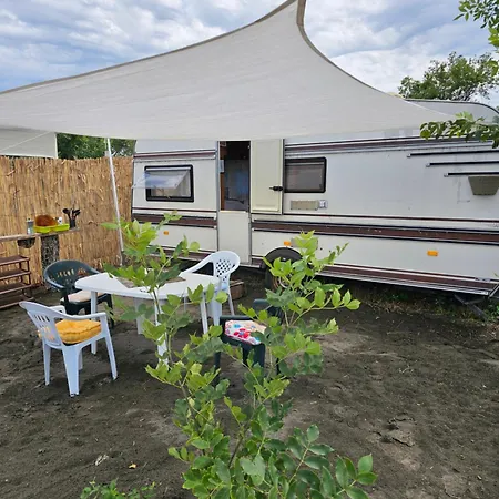Kemping Beachfront Caravans