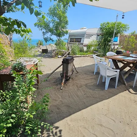 Beachfront Caravans Къмпинг
