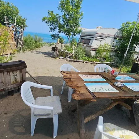 Beachfront Caravans 切尔诺莫雷茨