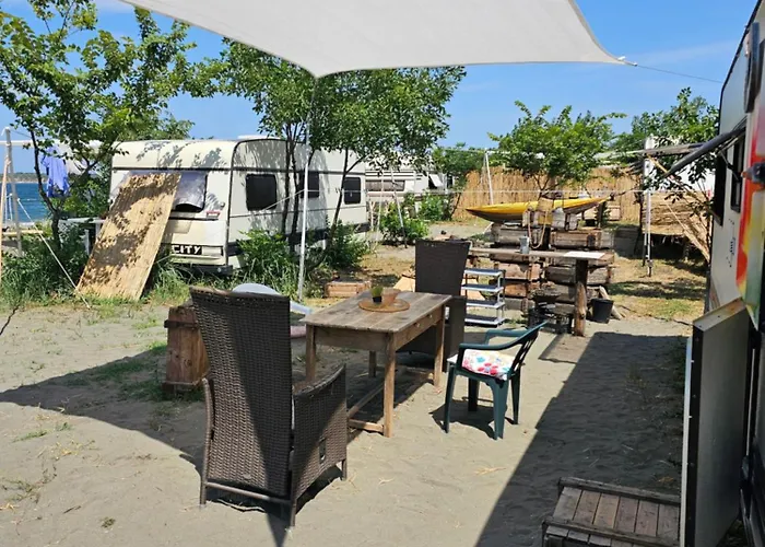 Beachfront Caravans Къмпинг *