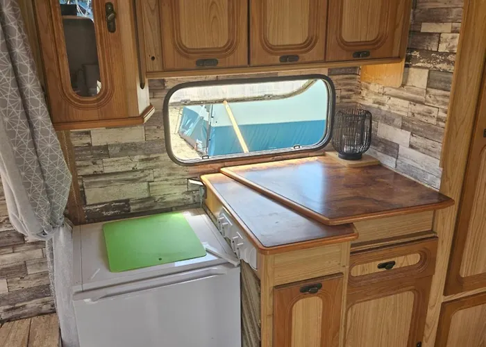 Beachfront Caravans Къмпинг Черноморец