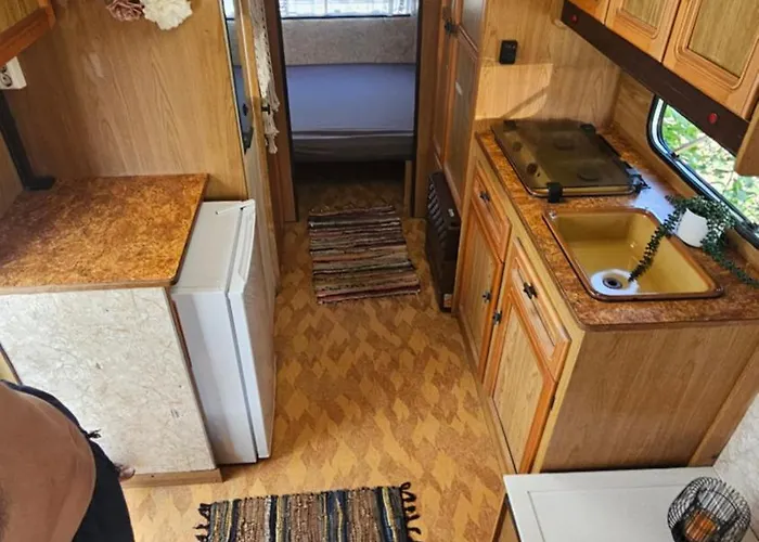 Beachfront Caravans Къмпинг *