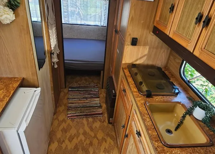 Beachfront Caravans Къмпинг Черноморец